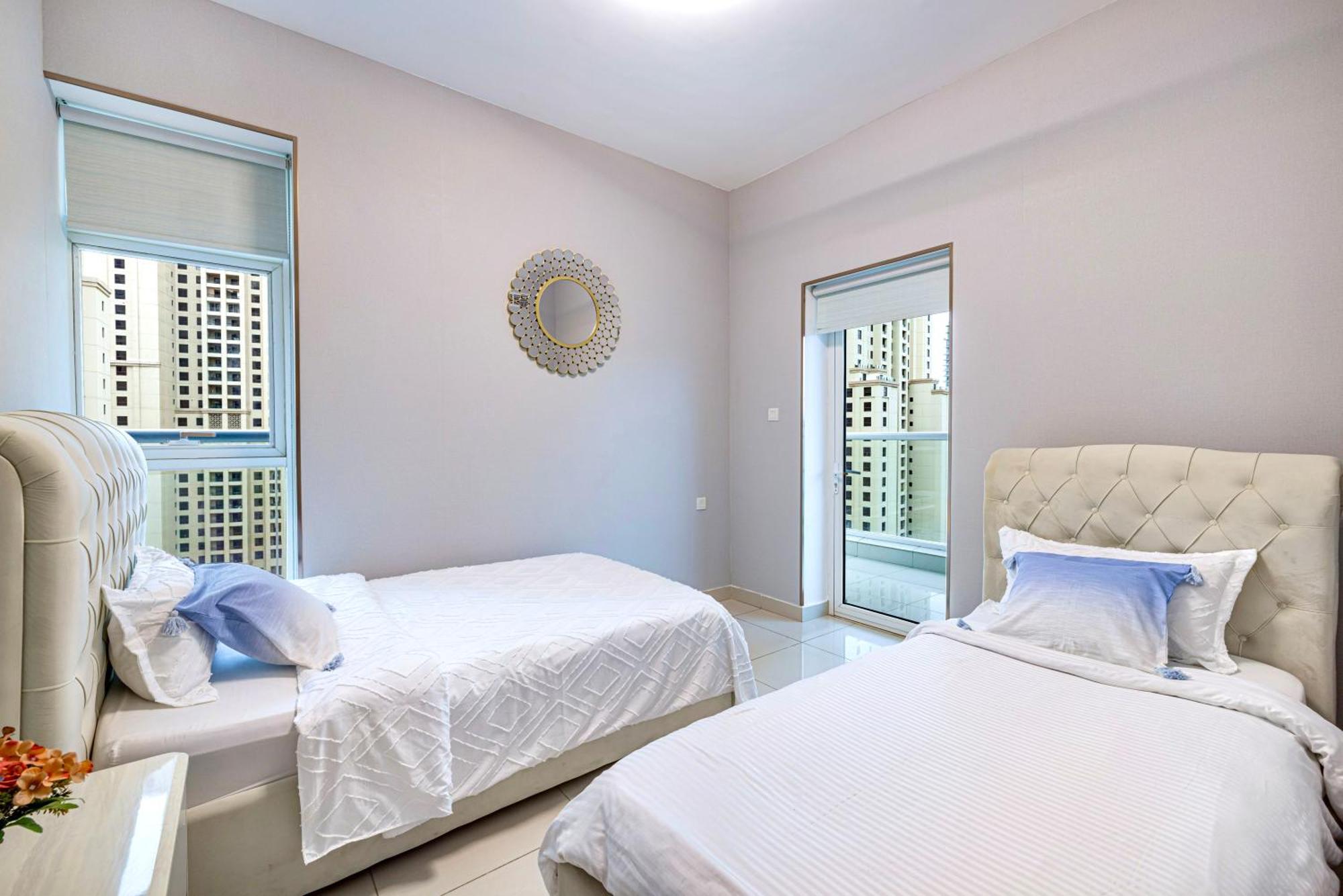 5 Star Serviced Apartment With Beach Access In The Heart Of Dubai Marina Free Welcome Gift Box Upon Arrival Dış mekan fotoğraf