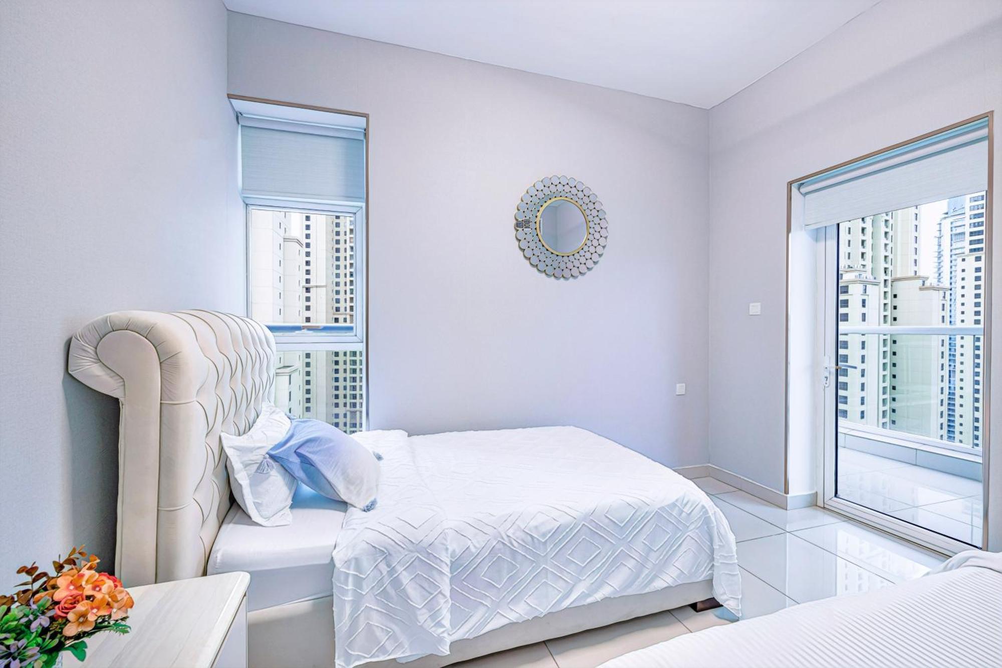 5 Star Serviced Apartment With Beach Access In The Heart Of Dubai Marina Free Welcome Gift Box Upon Arrival Dış mekan fotoğraf